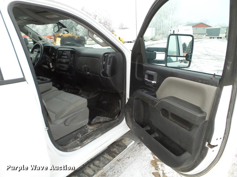 image for item DD0720 2015 Chevrolet Silverado 3500 Crew Cab flatbed pickup truck