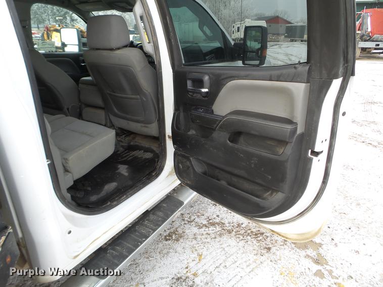 image for item DD0720 2015 Chevrolet Silverado 3500 Crew Cab flatbed pickup truck