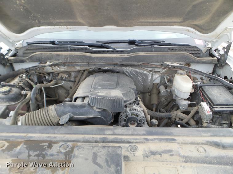 image for item DD0720 2015 Chevrolet Silverado 3500 Crew Cab flatbed pickup truck