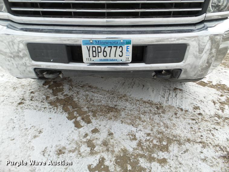 image for item DD0720 2015 Chevrolet Silverado 3500 Crew Cab flatbed pickup truck