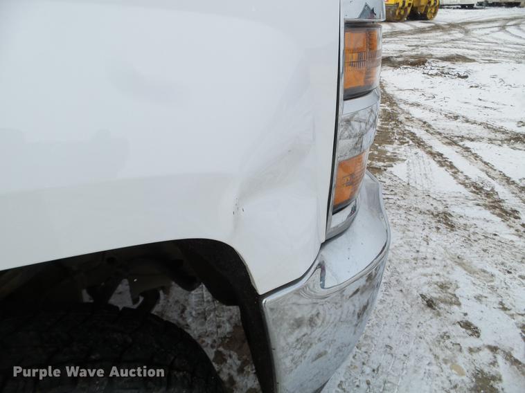 image for item DD0720 2015 Chevrolet Silverado 3500 Crew Cab flatbed pickup truck
