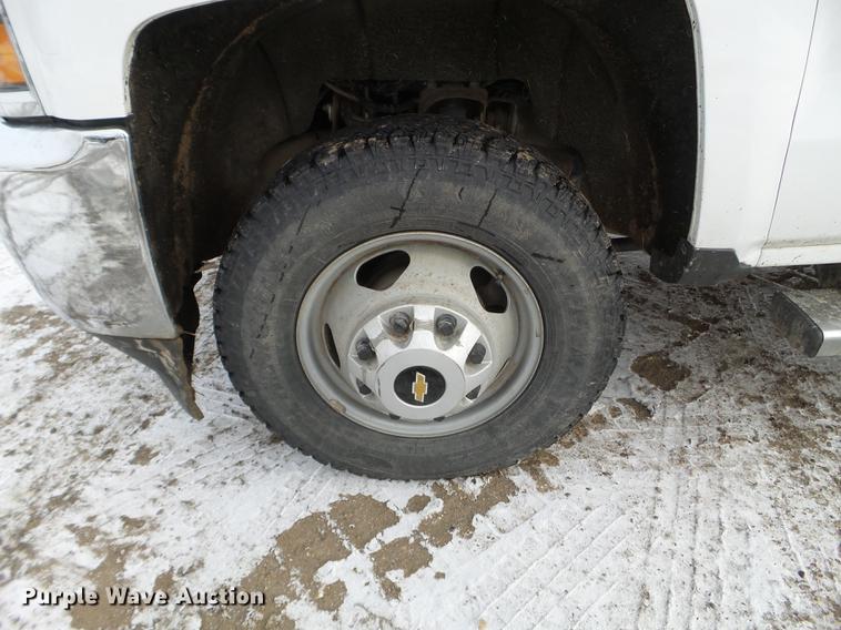 image for item DD0720 2015 Chevrolet Silverado 3500 Crew Cab flatbed pickup truck