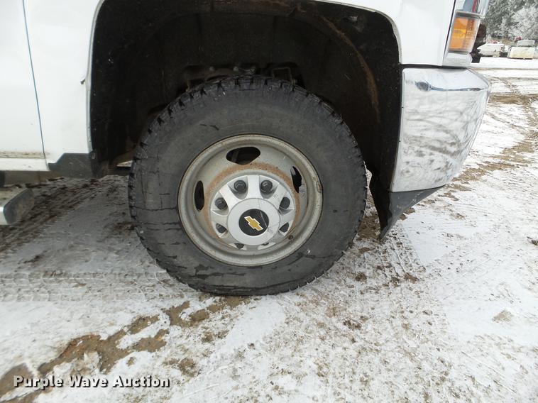 image for item DD0720 2015 Chevrolet Silverado 3500 Crew Cab flatbed pickup truck