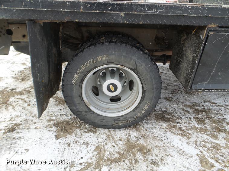 image for item DD0720 2015 Chevrolet Silverado 3500 Crew Cab flatbed pickup truck