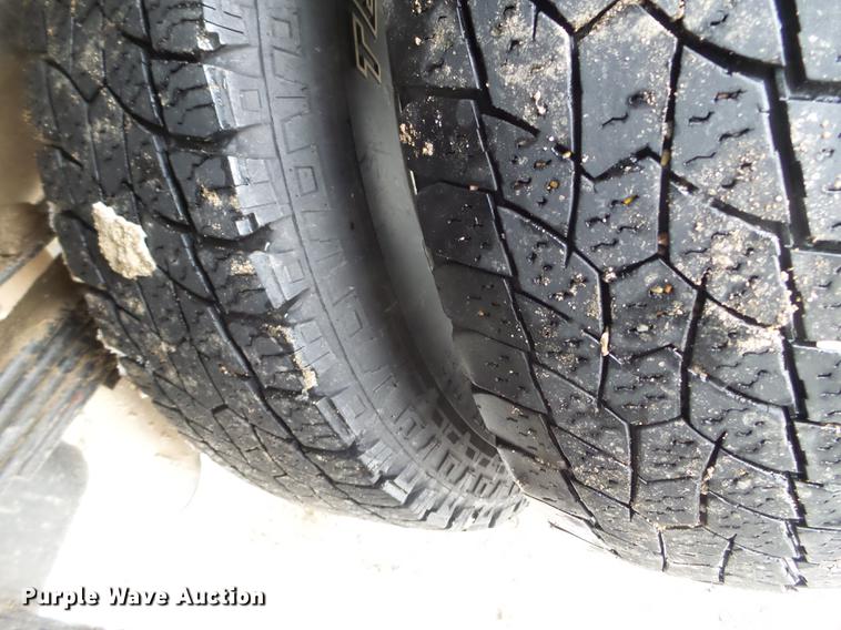 image for item DD0720 2015 Chevrolet Silverado 3500 Crew Cab flatbed pickup truck