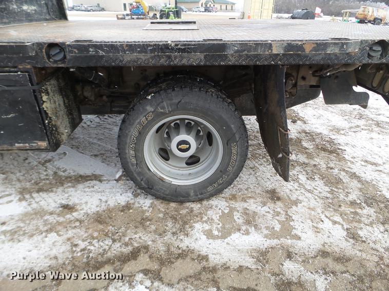 image for item DD0720 2015 Chevrolet Silverado 3500 Crew Cab flatbed pickup truck