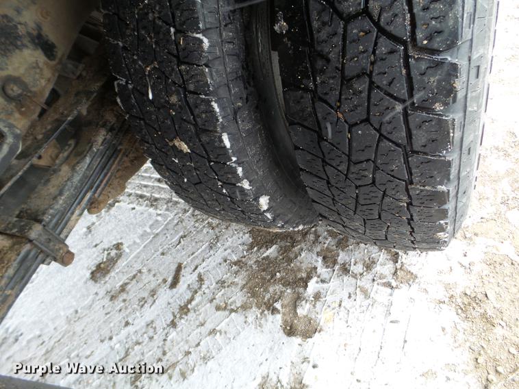 image for item DD0720 2015 Chevrolet Silverado 3500 Crew Cab flatbed pickup truck