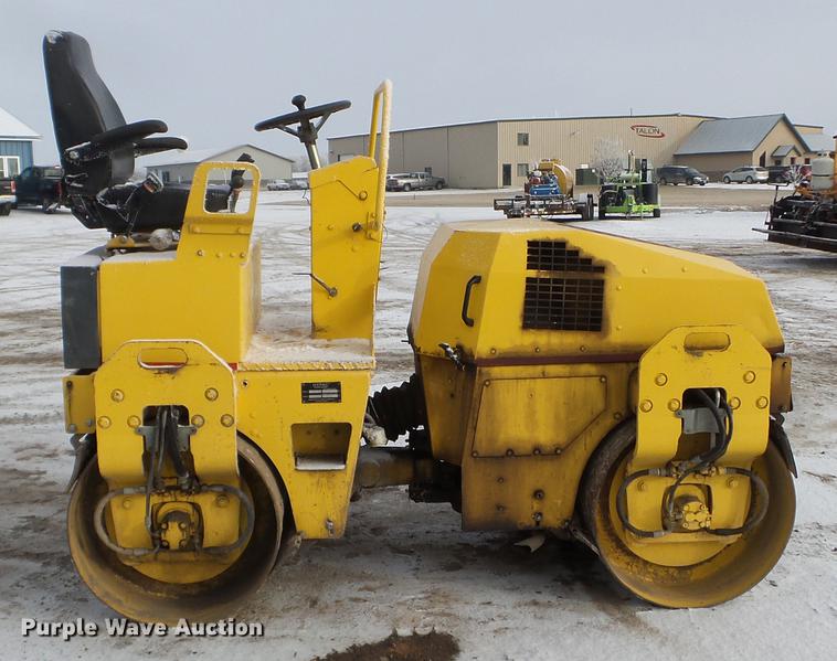 image for item DD0721 Hypac 07476B double drum vibratory roller