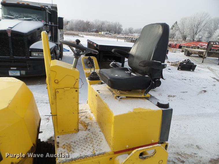 image for item DD0721 Hypac 07476B double drum vibratory roller