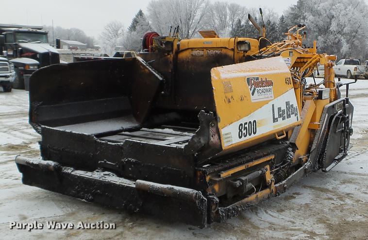 image for item DD0722 2005 Lee Boy 8500 paver