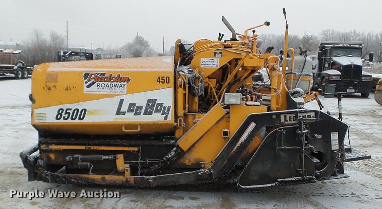 image for item DD0722 2005 Lee Boy 8500 paver