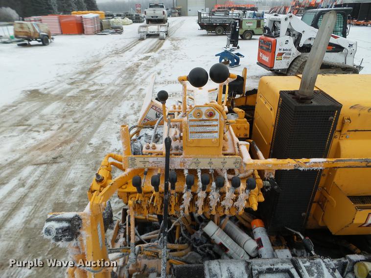 image for item DD0722 2005 Lee Boy 8500 paver