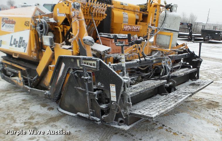 image for item DD0722 2005 Lee Boy 8500 paver