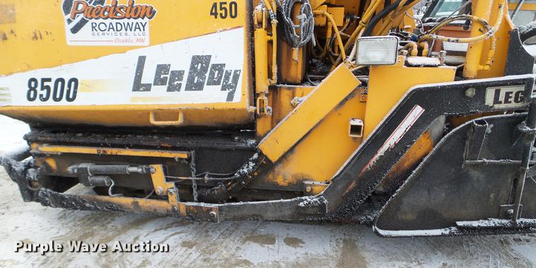 image for item DD0722 2005 Lee Boy 8500 paver