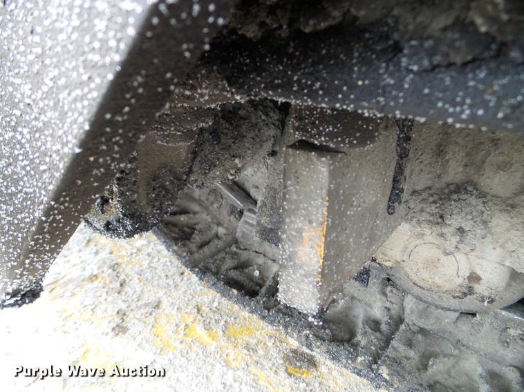 image for item DD0722 2005 Lee Boy 8500 paver