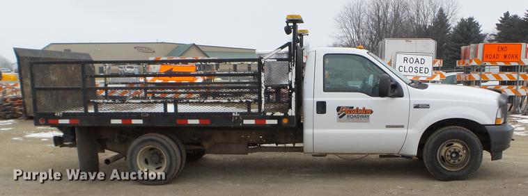 image for item DD0729 2004 Ford F350 Super Duty flatbed pickup truck
