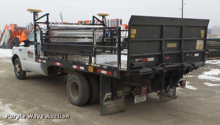 image for item DD0729 2004 Ford F350 Super Duty flatbed pickup truck