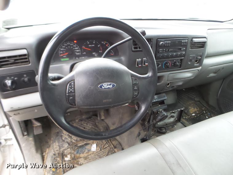 image for item DD0729 2004 Ford F350 Super Duty flatbed pickup truck