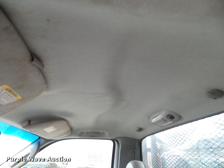 image for item DD0729 2004 Ford F350 Super Duty flatbed pickup truck