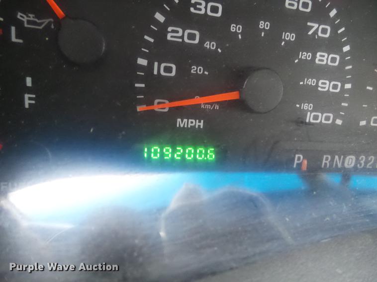 image for item DD0729 2004 Ford F350 Super Duty flatbed pickup truck