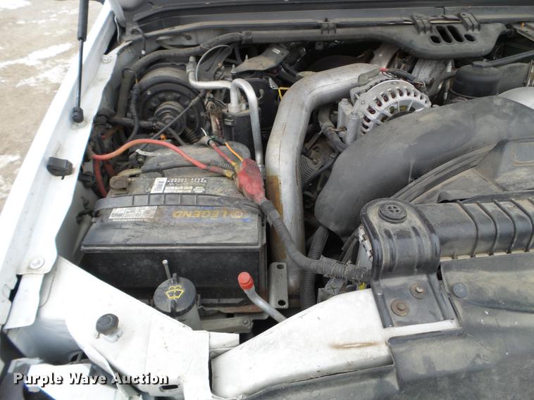 image for item DD0729 2004 Ford F350 Super Duty flatbed pickup truck