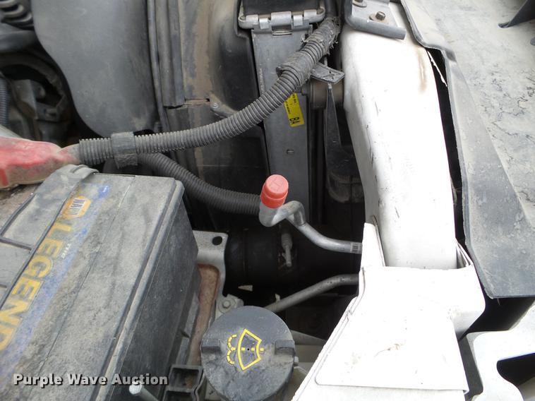 image for item DD0729 2004 Ford F350 Super Duty flatbed pickup truck