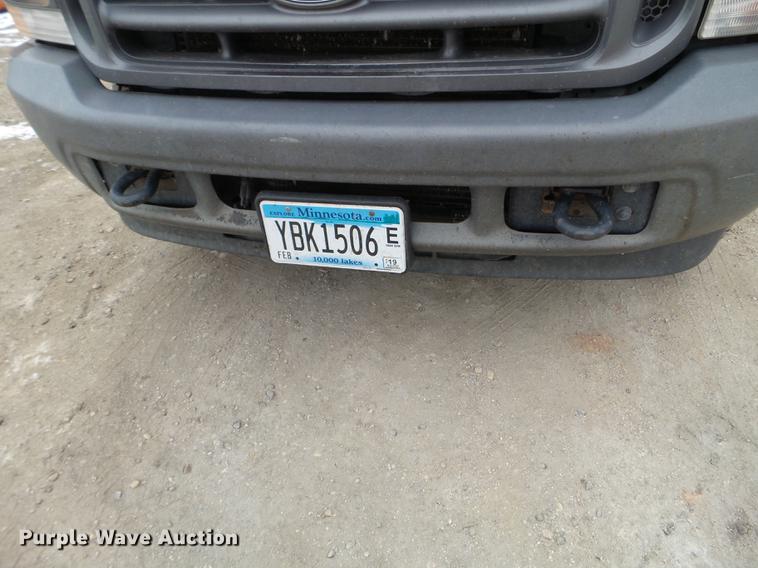 image for item DD0729 2004 Ford F350 Super Duty flatbed pickup truck