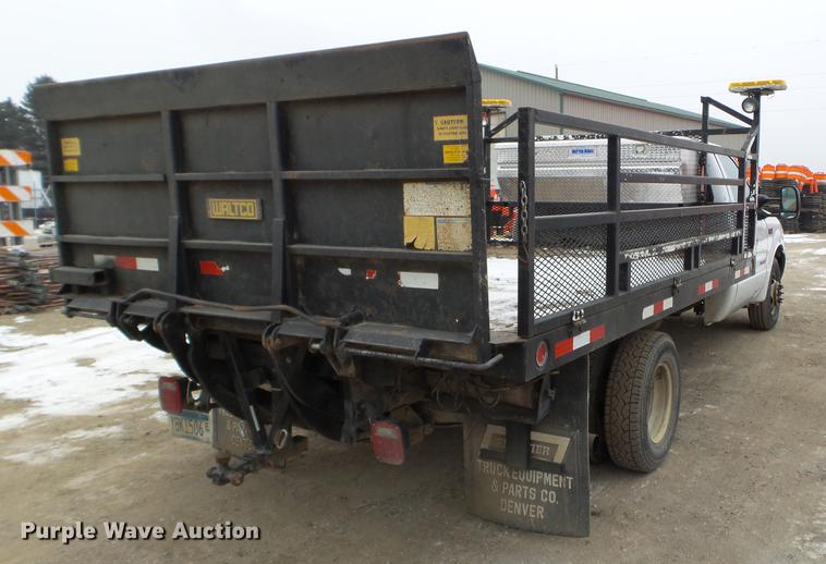 image for item DD0729 2004 Ford F350 Super Duty flatbed pickup truck