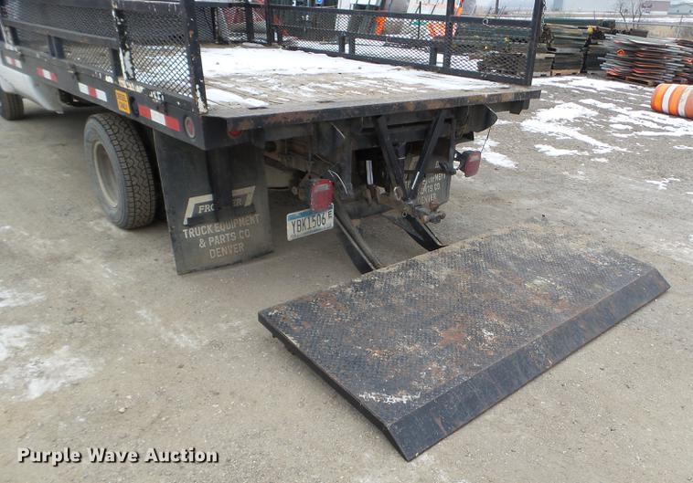 image for item DD0729 2004 Ford F350 Super Duty flatbed pickup truck
