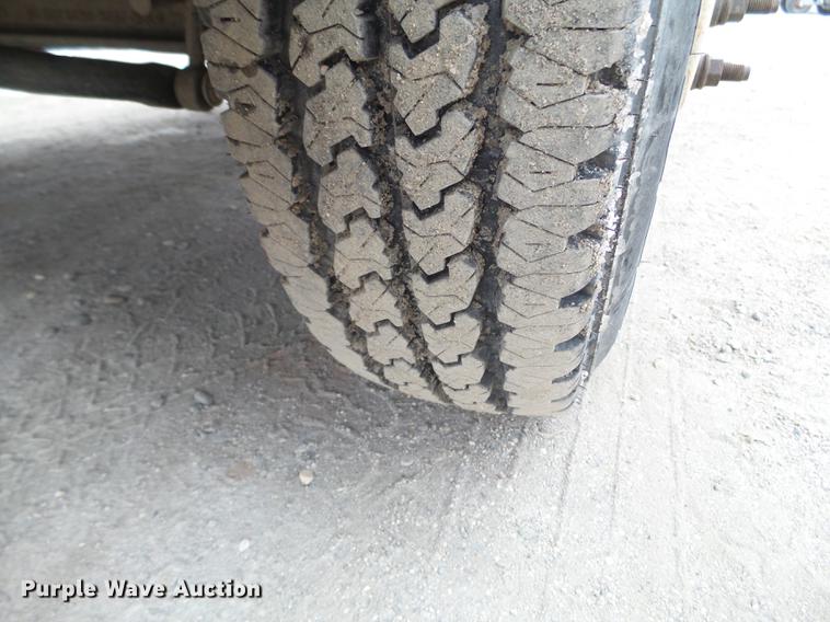 image for item DD0729 2004 Ford F350 Super Duty flatbed pickup truck