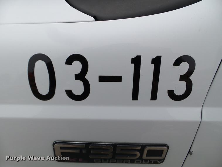 image for item DD0729 2004 Ford F350 Super Duty flatbed pickup truck