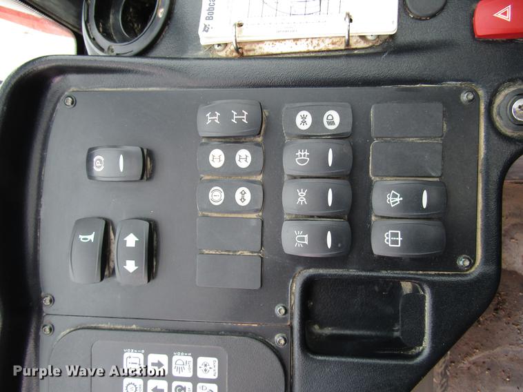 image for item DD0735 2014 Bobcat V417 telehandler