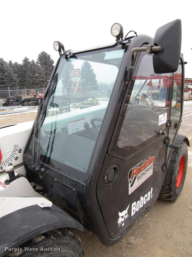 image for item DD0735 2014 Bobcat V417 telehandler