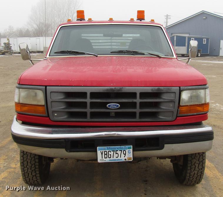 image for item DD0738 1997 Ford F350 flatbed pickup truck