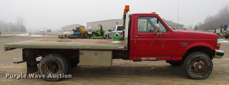 image for item DD0738 1997 Ford F350 flatbed pickup truck