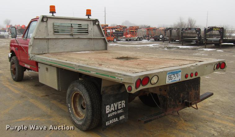image for item DD0738 1997 Ford F350 flatbed pickup truck