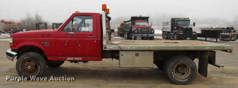 image for item DD0738 1997 Ford F350 flatbed pickup truck