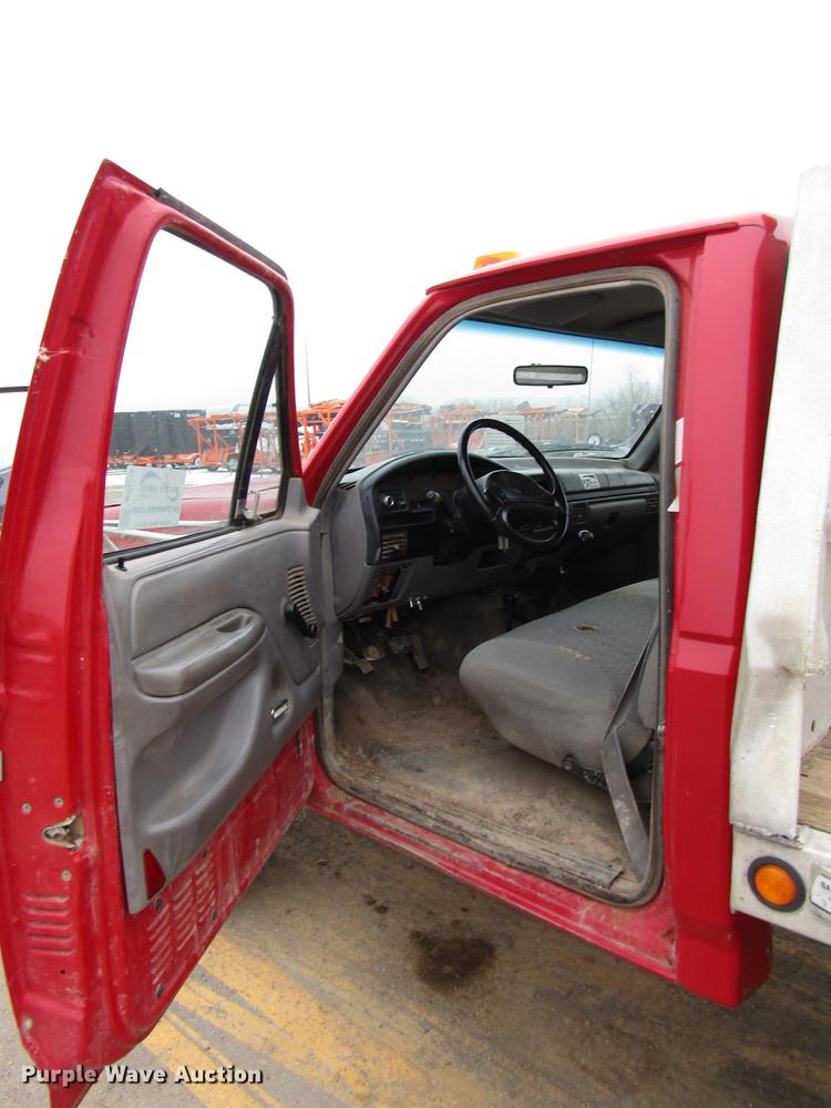 image for item DD0738 1997 Ford F350 flatbed pickup truck