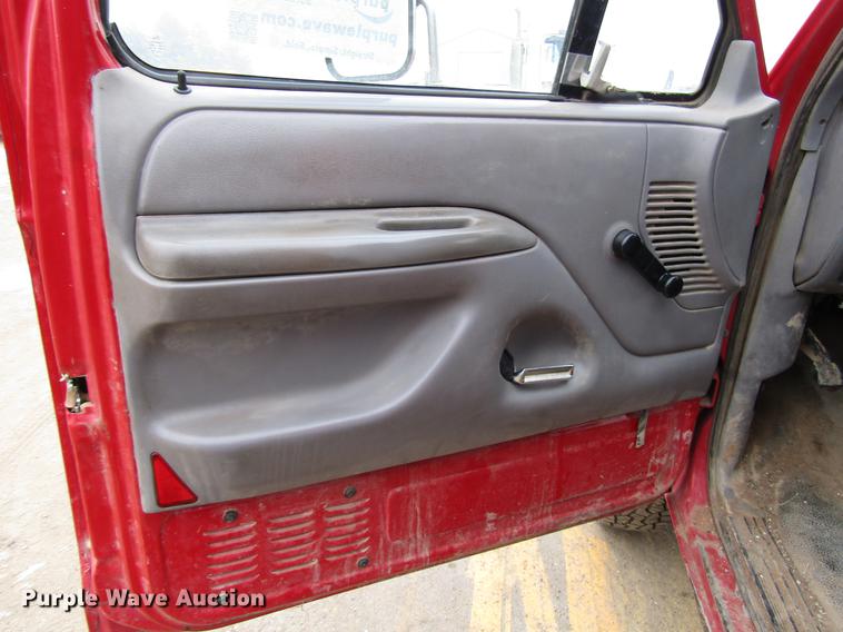 image for item DD0738 1997 Ford F350 flatbed pickup truck