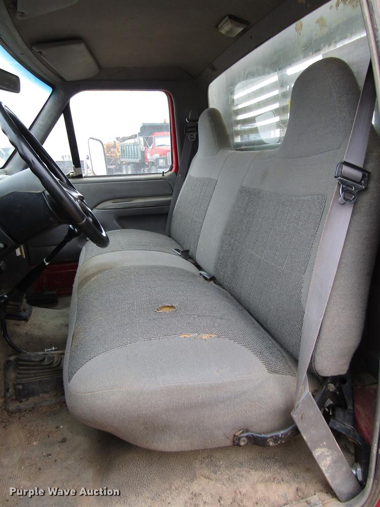 image for item DD0738 1997 Ford F350 flatbed pickup truck