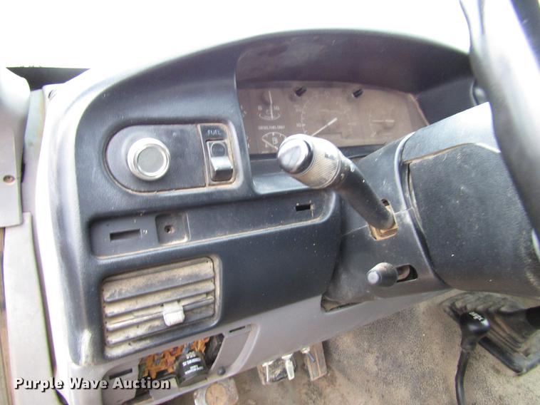 image for item DD0738 1997 Ford F350 flatbed pickup truck