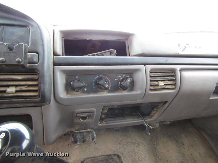 image for item DD0738 1997 Ford F350 flatbed pickup truck