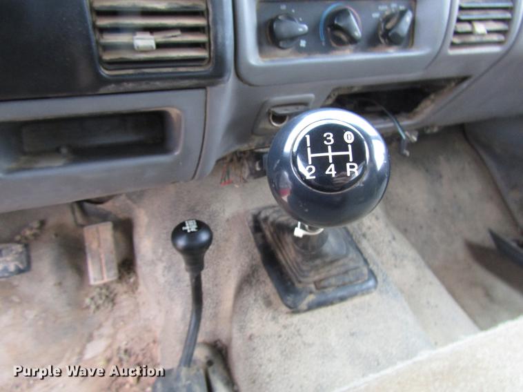 image for item DD0738 1997 Ford F350 flatbed pickup truck