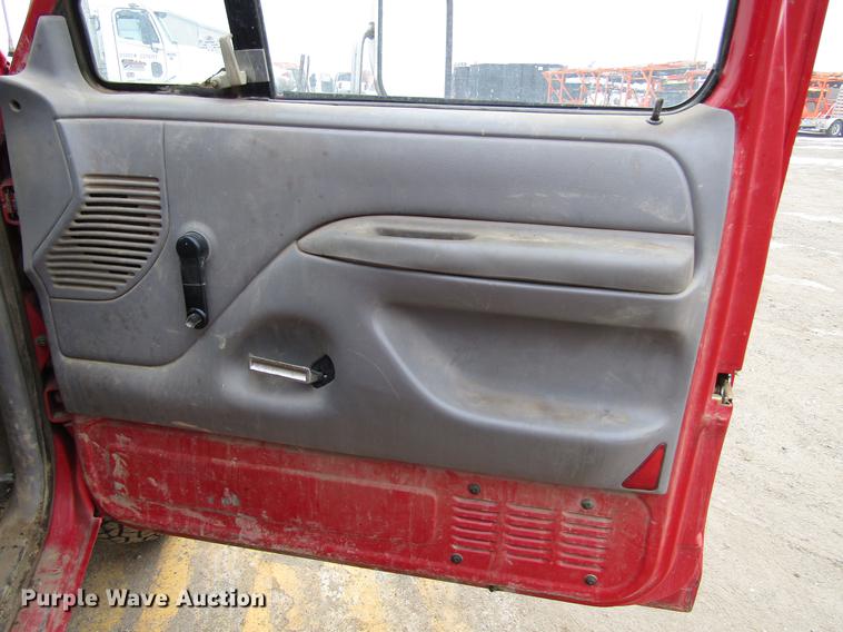 image for item DD0738 1997 Ford F350 flatbed pickup truck