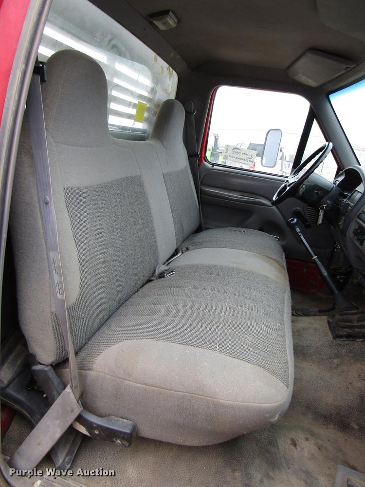 image for item DD0738 1997 Ford F350 flatbed pickup truck