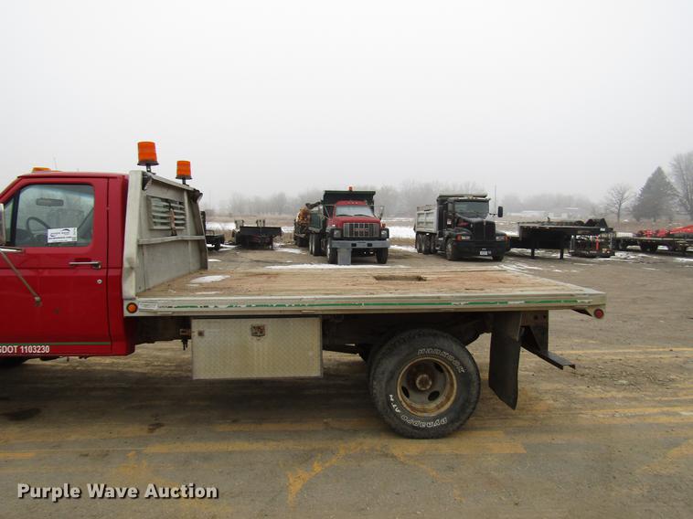 image for item DD0738 1997 Ford F350 flatbed pickup truck