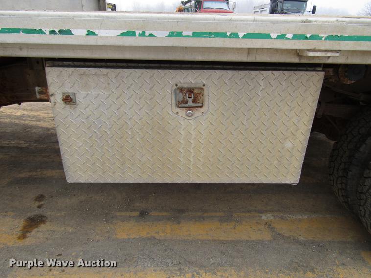 image for item DD0738 1997 Ford F350 flatbed pickup truck