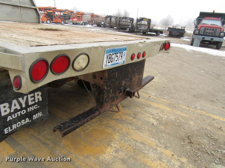 image for item DD0738 1997 Ford F350 flatbed pickup truck