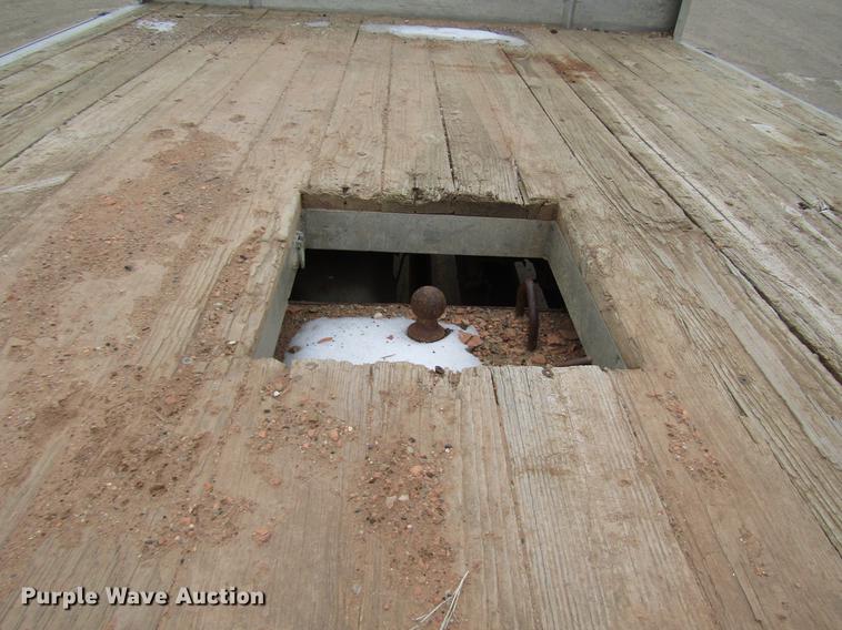 image for item DD0738 1997 Ford F350 flatbed pickup truck