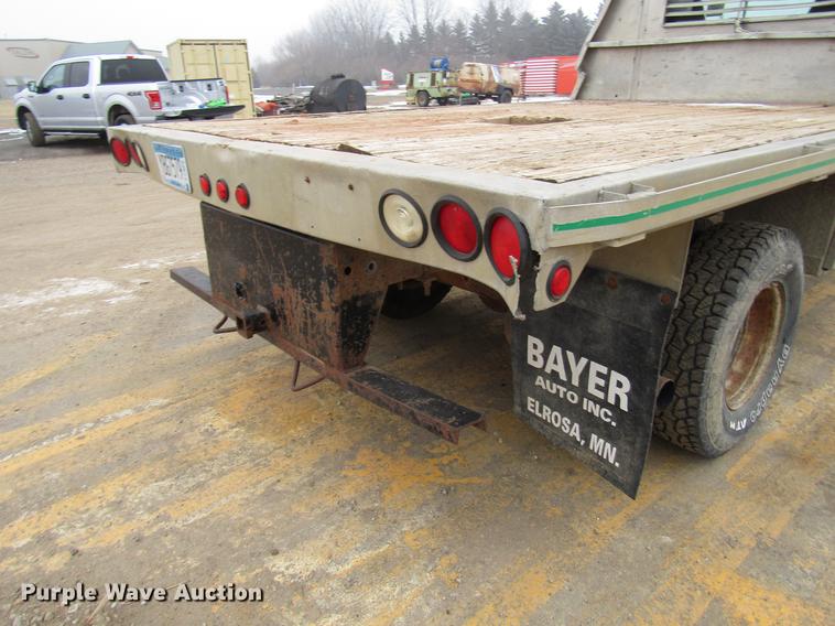 image for item DD0738 1997 Ford F350 flatbed pickup truck
